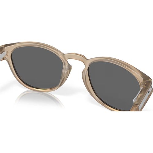 Oakley Latch